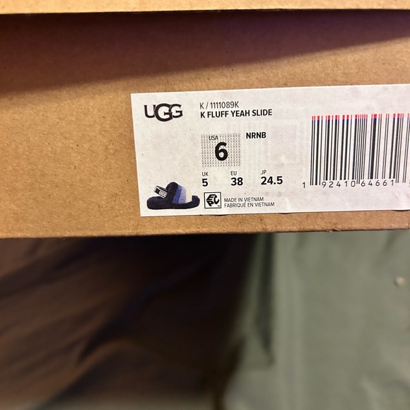 UGG slippers - Picture 2 of 2